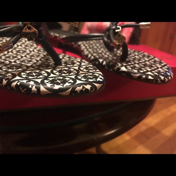 Kate Spade sandals~ Excellent used condition. - Picture 4 of 4
